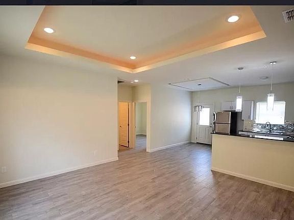 3rd image of 1702 W Garrison Dr APT C