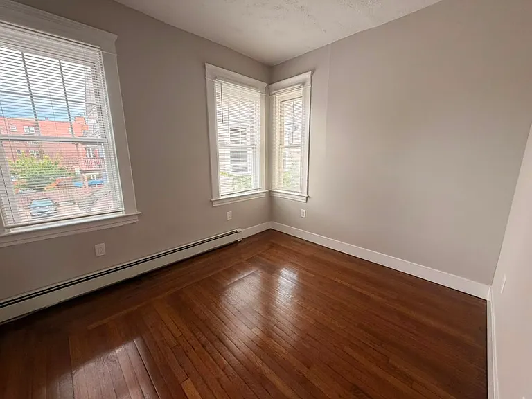 1561 Chapel St #6A — Photo 5