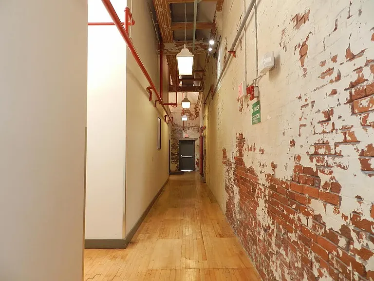 222 N Central St — Photo 39