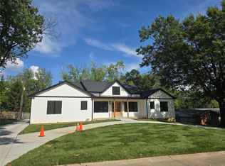 9414 Oakwood Manor Ln, Saint Louis, MO 63126