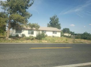 811 N County Line Rd, Grandview, WA 98930