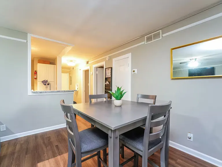 Maple Place Apartments — Photo 16