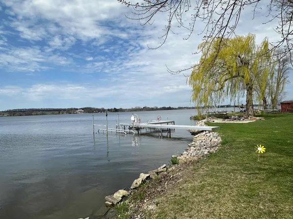 W11070 Glen Dr, Beaver Dam, WI 53916