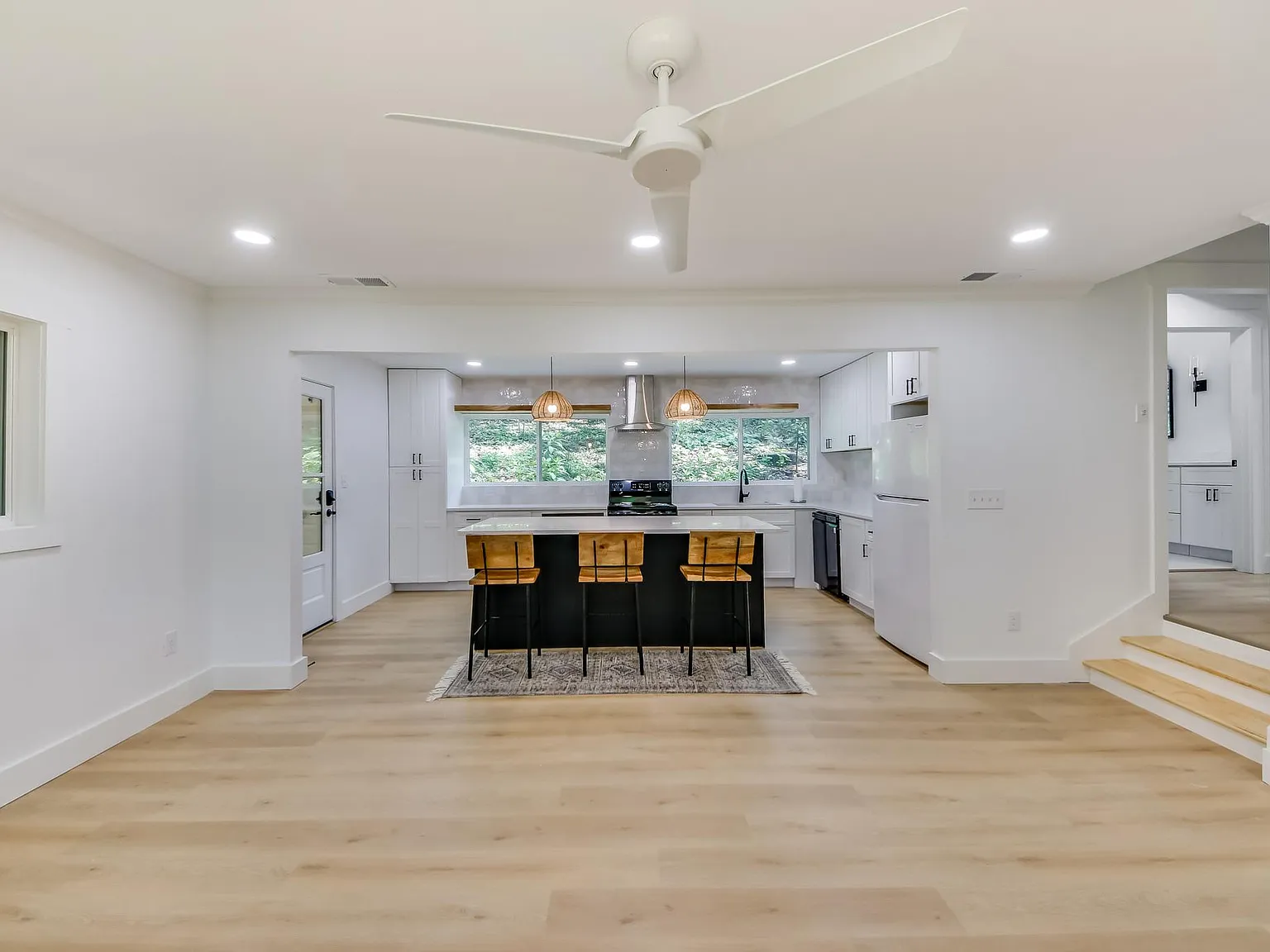 2 bed, 1250 sqft, $3,000 — Photo 3