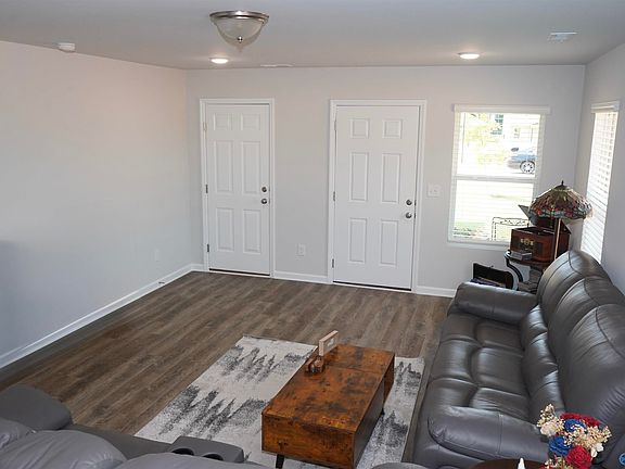 5th image of 28091 Devvenshire Dr