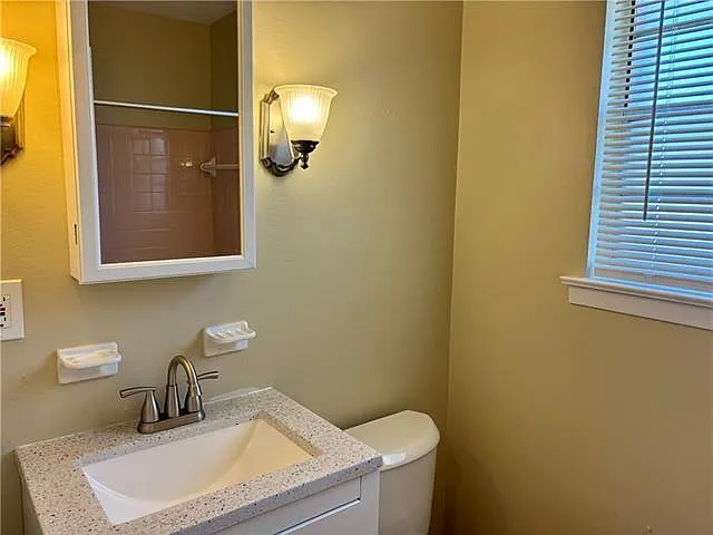 627 Jefferson Ave — Photo 9