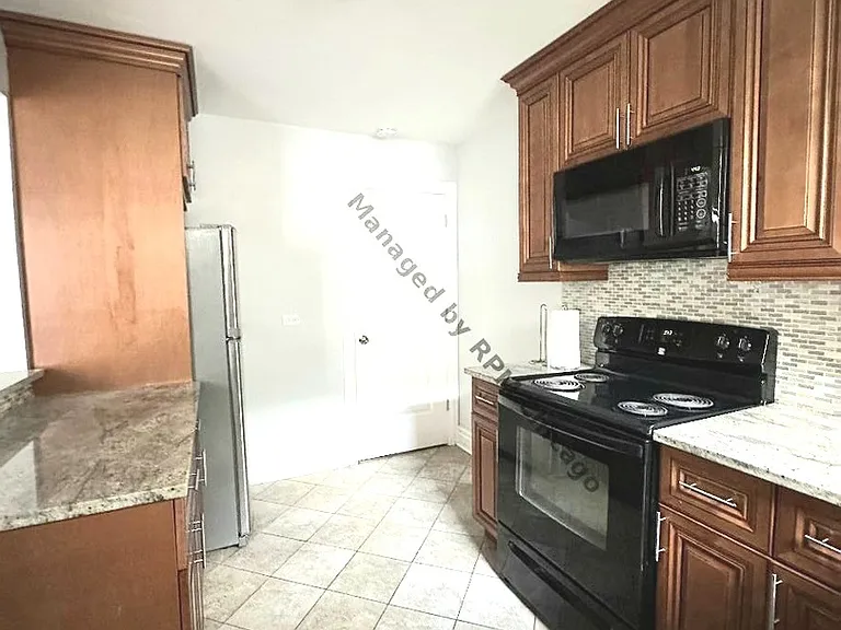 1420 N Harlem Ave #E — Photo 9