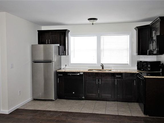 4th image of 914 S Lake Blvd #B1