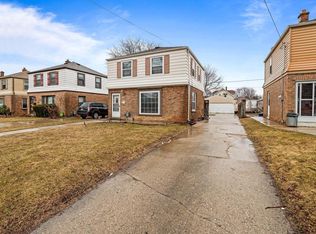 1742 E Eden Pl, Saint Francis, WI 53235