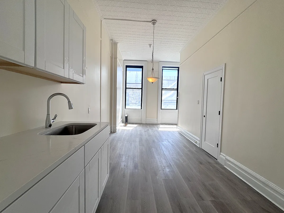 Building Photo - 138 Montague St #7