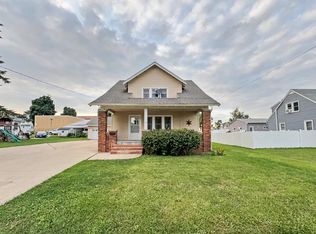 105 3rd Ave SW, Waukon, IA 52172