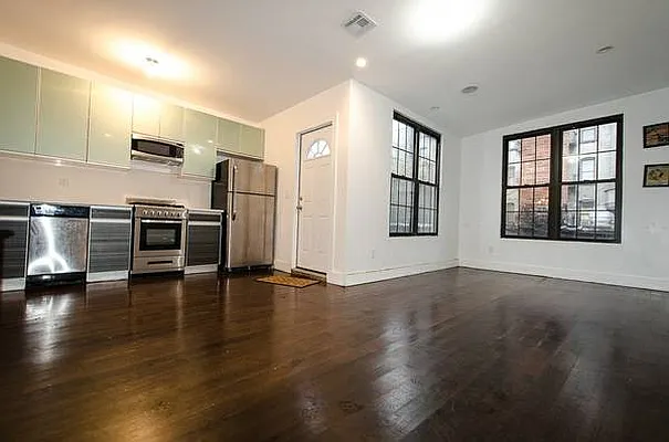 Rented by TheRealEstateCompany.com LLC | media 30