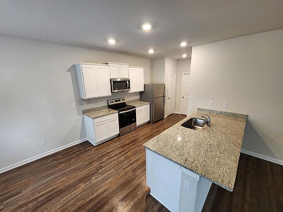 2nd image of 3224 Bridgewood Dr