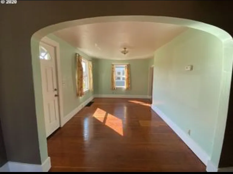 560 Tyler St — Photo 10