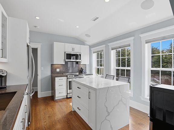 4th image of 21 Davis St