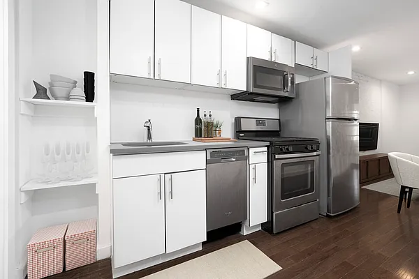 Rented by Platinum Properties | media 17