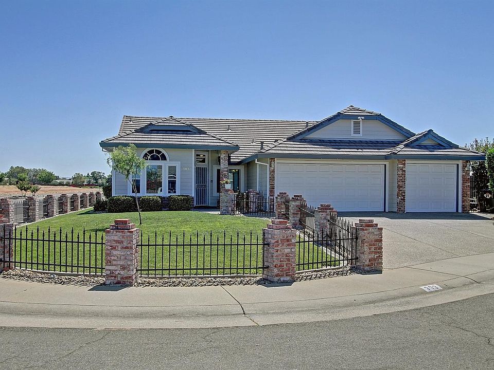 1st image of 303 Ahart Ct