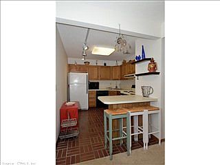 5th image of 507 Twin Circle Dr