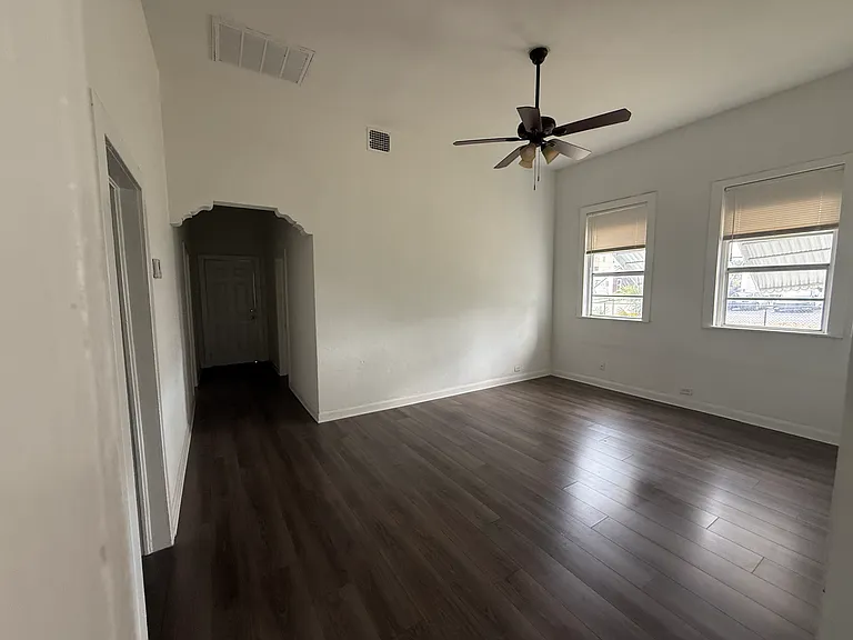 2220 E 10th Ave — Photo 8