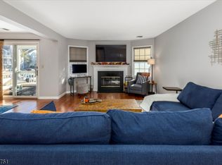 20 Amethyst Ln, Paterson, NJ 07501