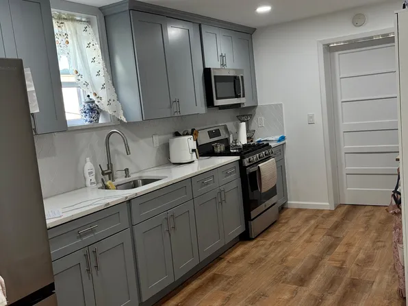 69 Poplar Street image 2 of 5