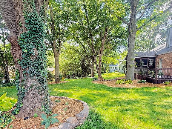 5th image of 34 Fox Trail Dr