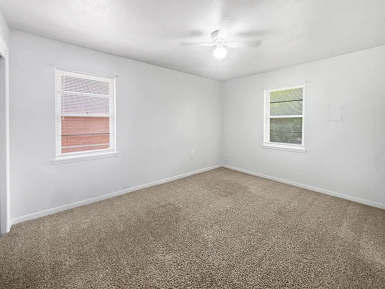 4533 SW Beta Ave — Photo 6