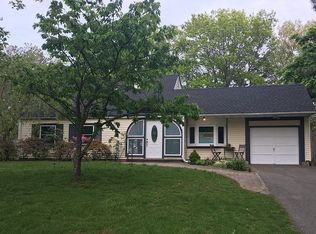 25 Blackpine Dr, Medford, NY 11763