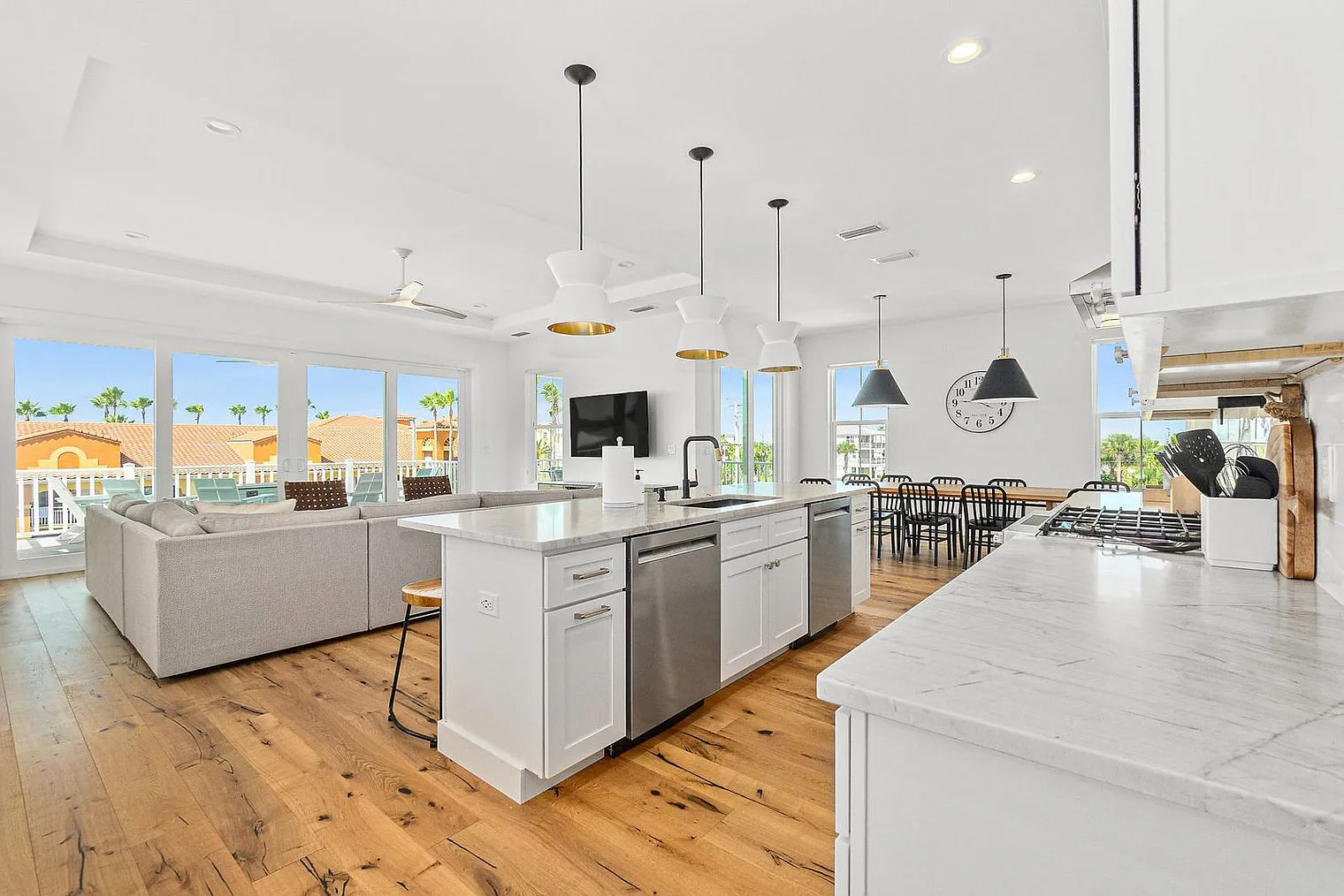 5 bed, 6.0 bath, 3293 sqft, $21,107 — Photo 3