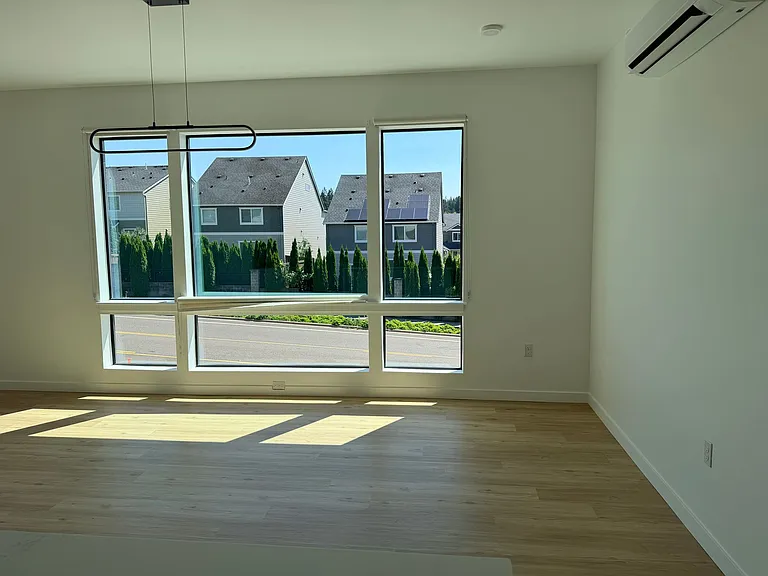 Abbey Creek Square Luxury Apartments — Photo 11