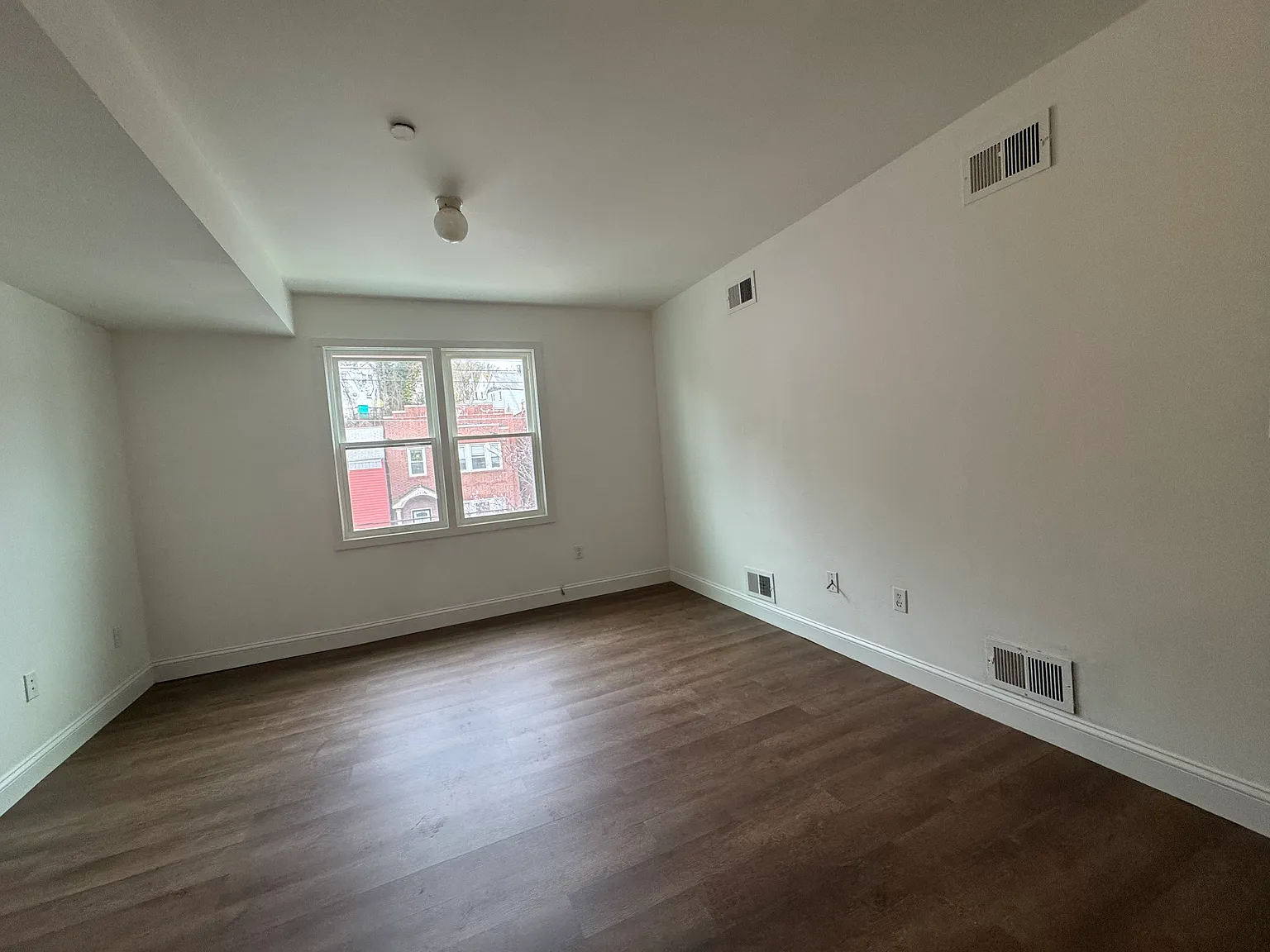 3 bed, 1404 sqft, $2,800 — Photo 2