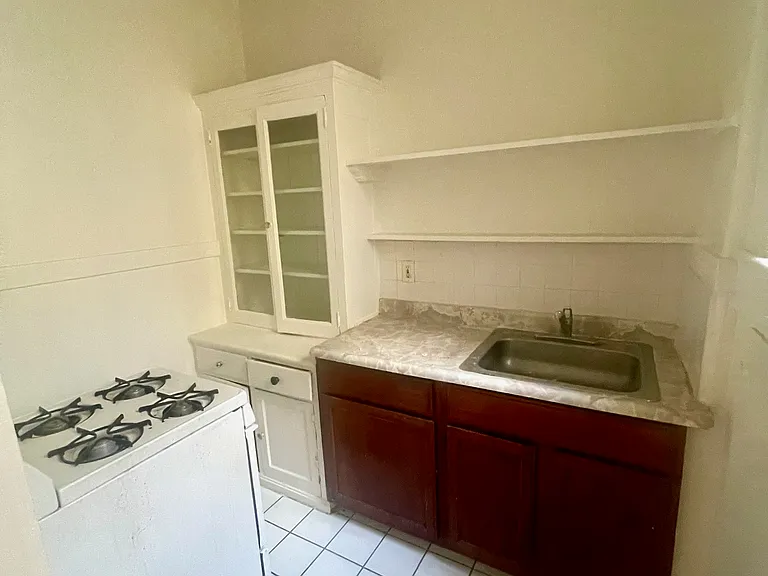 1220 Pine St #7 — Photo 9