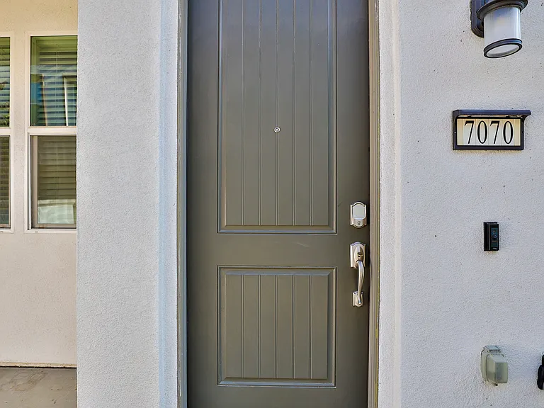 7070 Montecito Ln — Photo 45