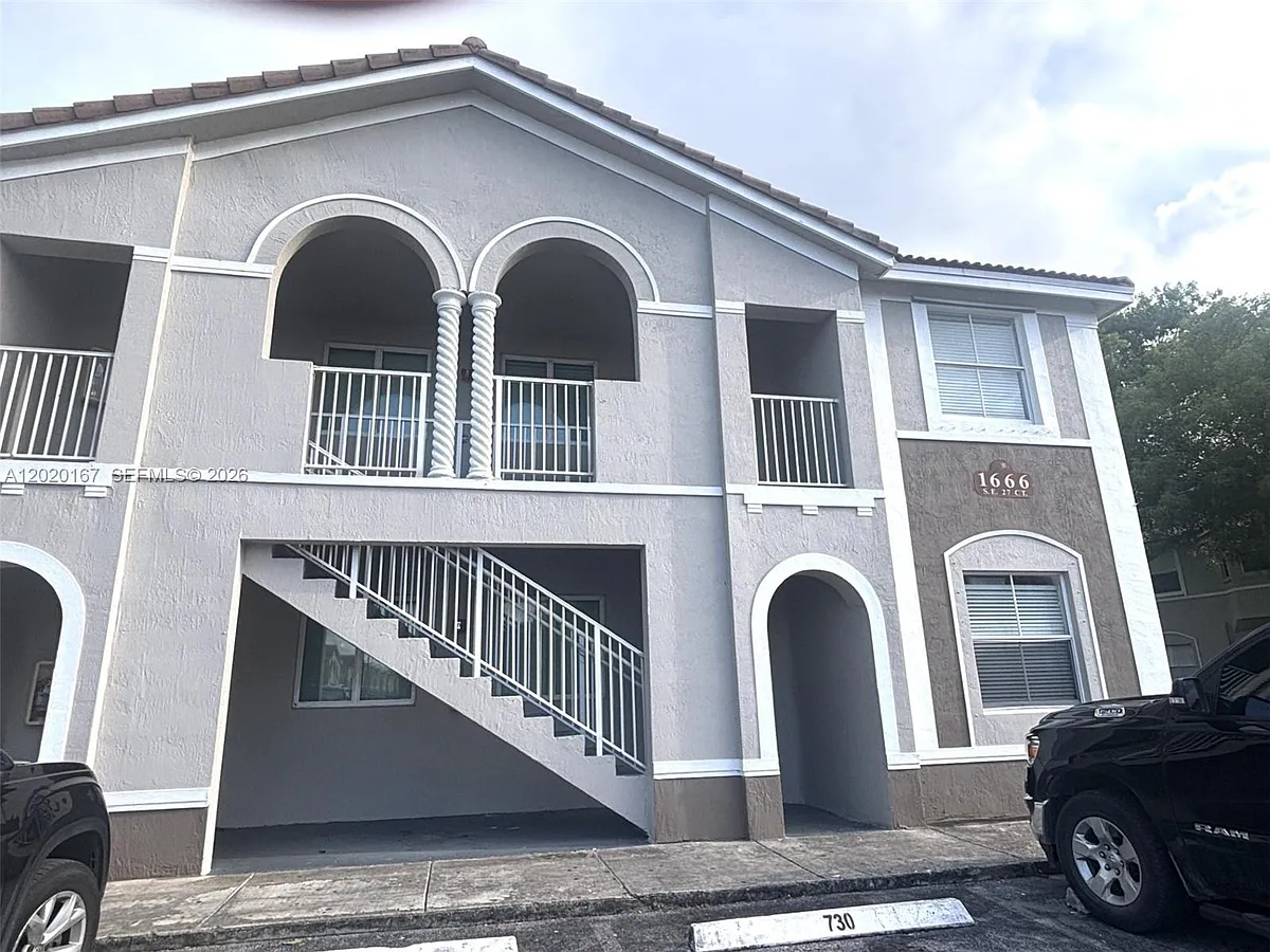 Building Photo - 1666 SE 27th Ct #100