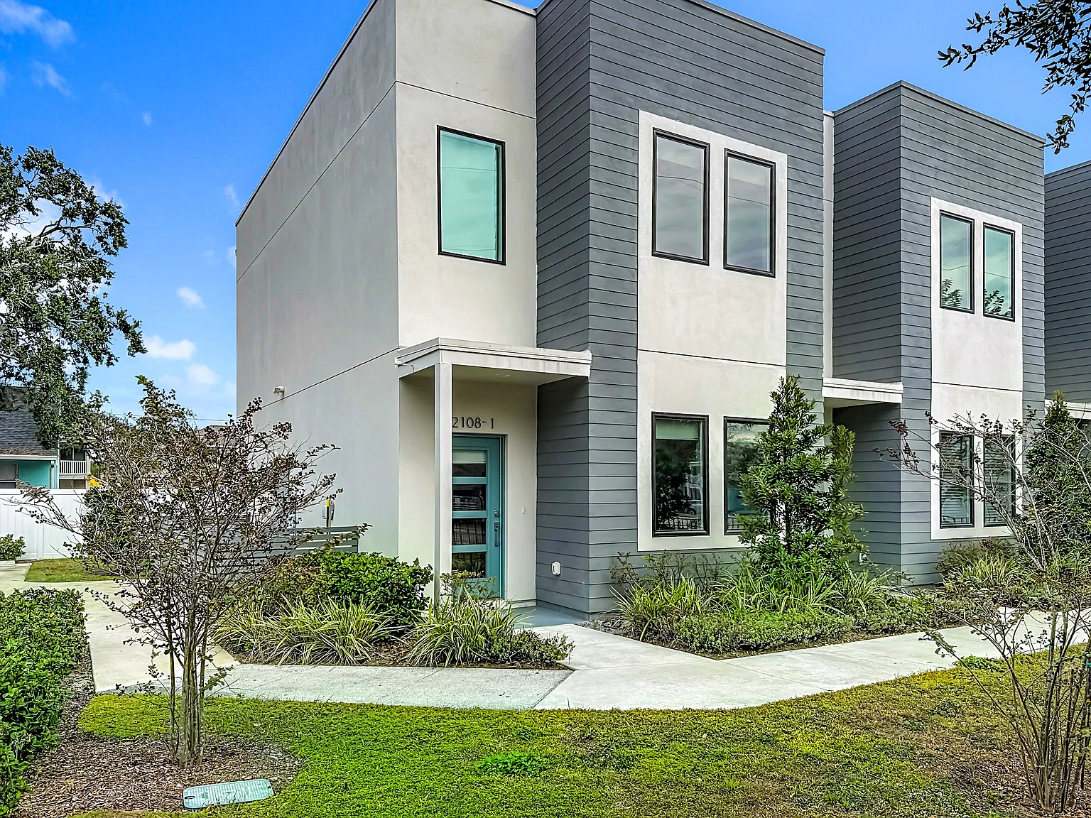 3 bed, 1260 sqft, $2,500 — Photo 1