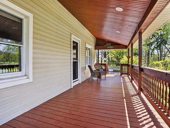 5th image of 2292 N Belsay Rd