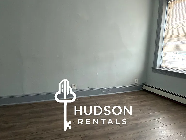 170 Garfield Ave #4 — Photo 4