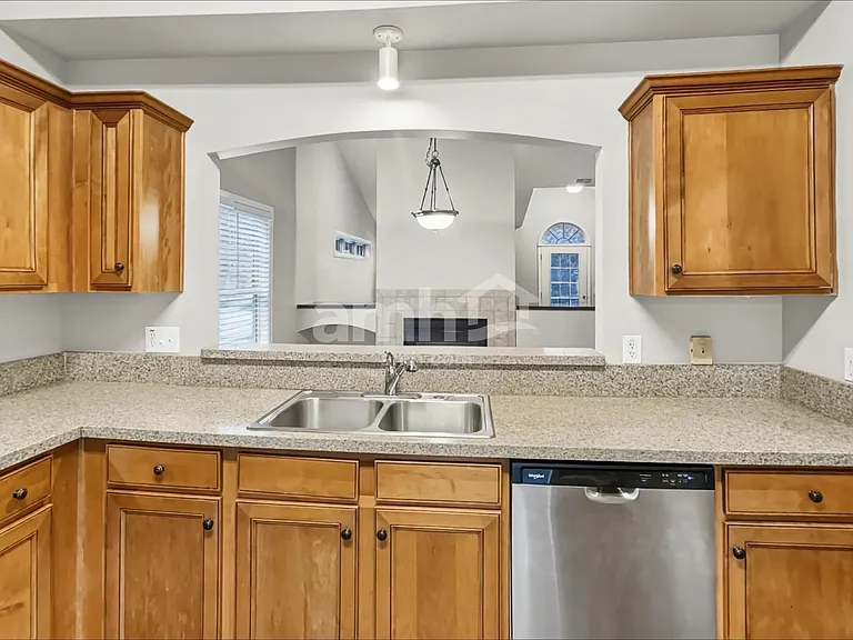 414 Arrowhead Trl — Photo 4