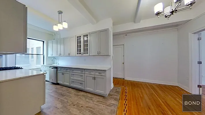 Rented by Bond New York | media 38