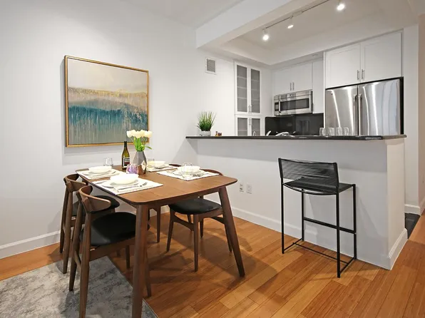 320 West 38th Street image 2 of 9