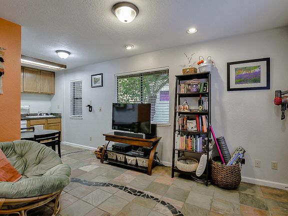 3rd image of 1723 Esperanza Ct
