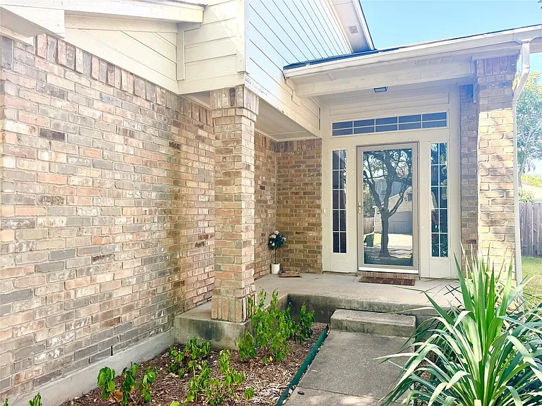 11715 Raymond C Ewry Ln — Photo 2