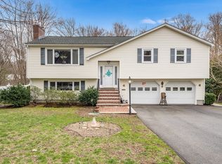 27 Applegate Ln, Reading, MA 01867