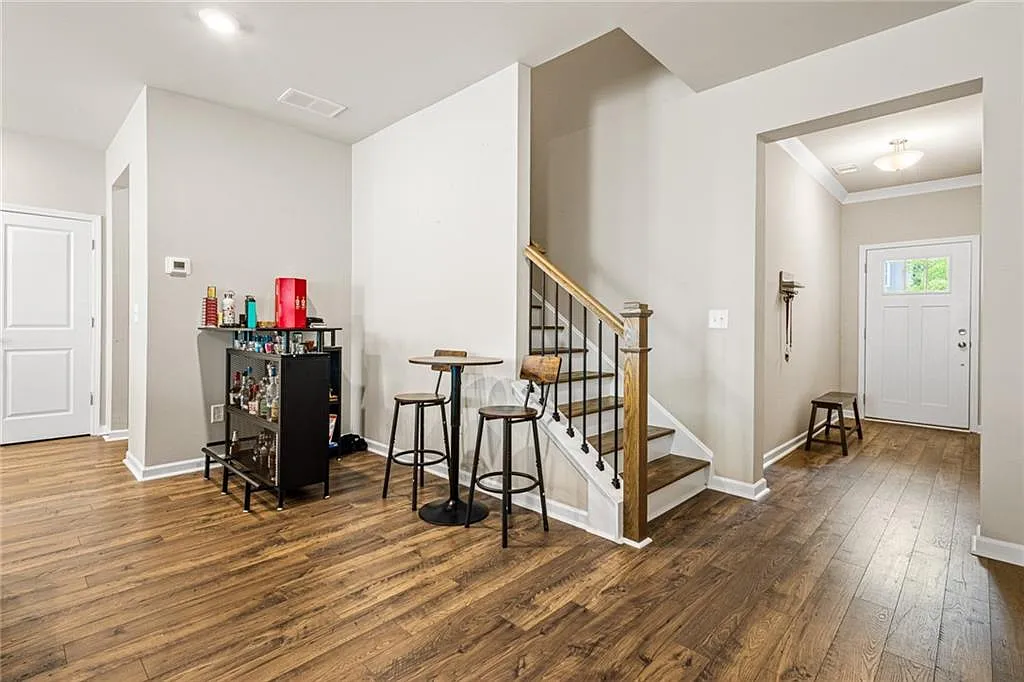 3 bed, 2.5 bath, 1797 sqft, $2,500 — Photo 2
