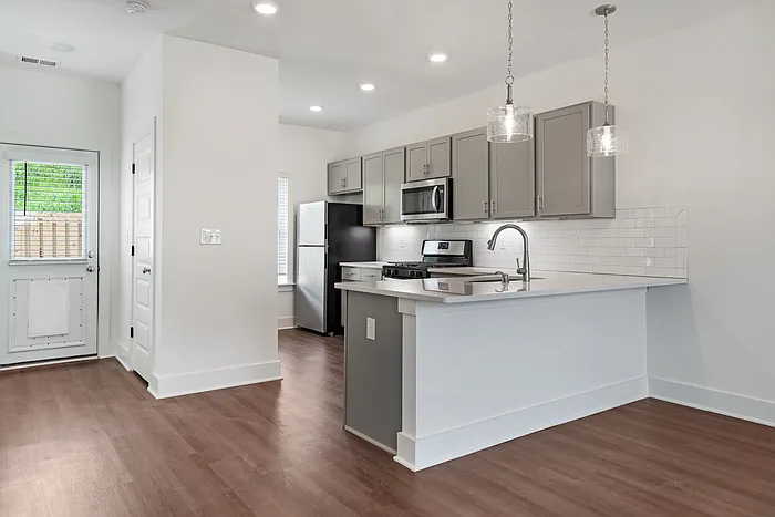 2 bed, 2.5 bath, 1237 sqft, $1,995 — Photo 3