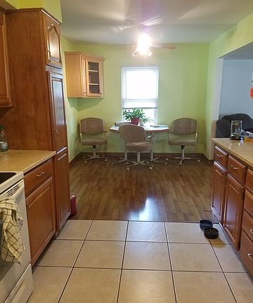 3rd image of 253 Macarthur Dr