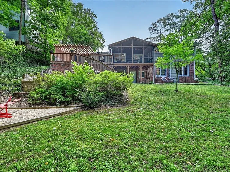 4100 Shawnee Ln NE — Photo 24
