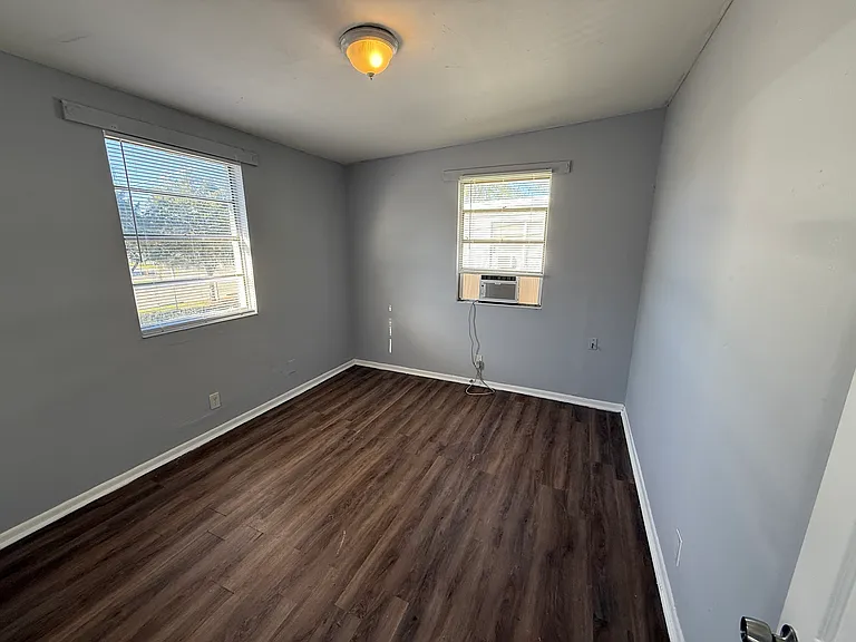 1720 Union St W #2 — Photo 5