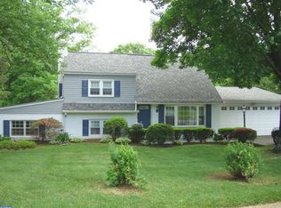 1402 Manorwood Dr, West Chester, PA 19382