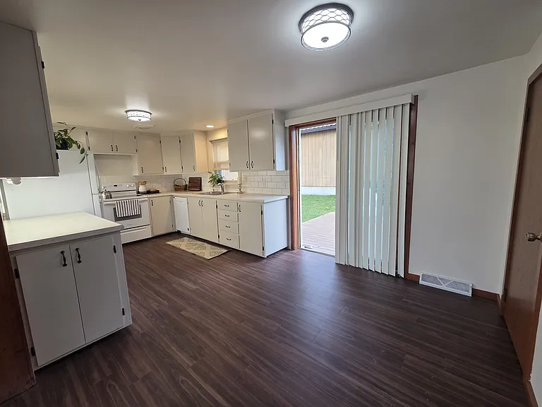2963 Jones St — Photo 2
